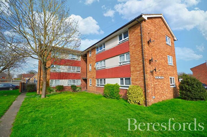 2 Bedroom Flat For Sale In Great Cullings, Rush Green, RM7