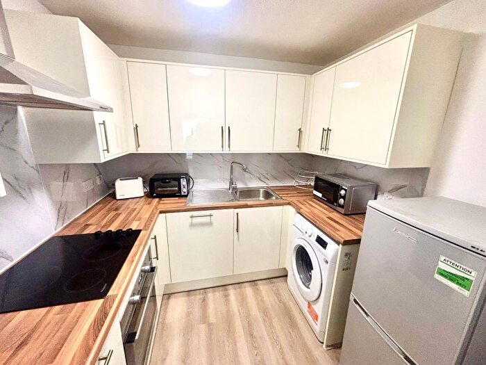 1 Bedroom Flat To Rent In Glebelands Avenue, London, E18