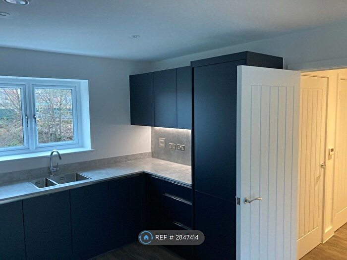 1 Bedroom Flat To Rent In Helm House, Rochester, ME1