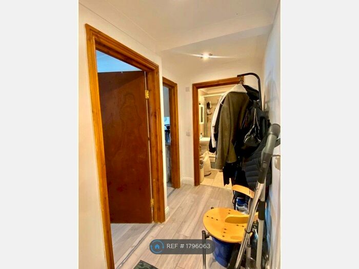 1 Bedroom Flat To Rent In West Street, Brighton, BN1