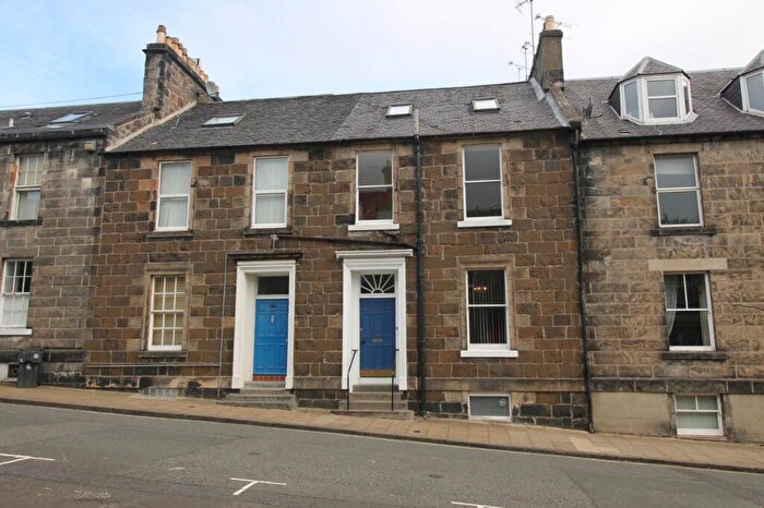 2 Bedroom Flat To Rent In Queen Street, Stirling, FK8