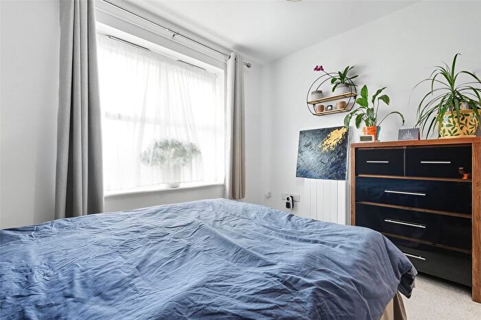 2 Bedroom Flat For Sale In Chase Court Gardens, Southchurch Village, Southend-On-Sea, Essex, SS1