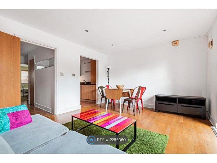 2 Bedroom Flat To Rent In Falcon Road, London, SW11