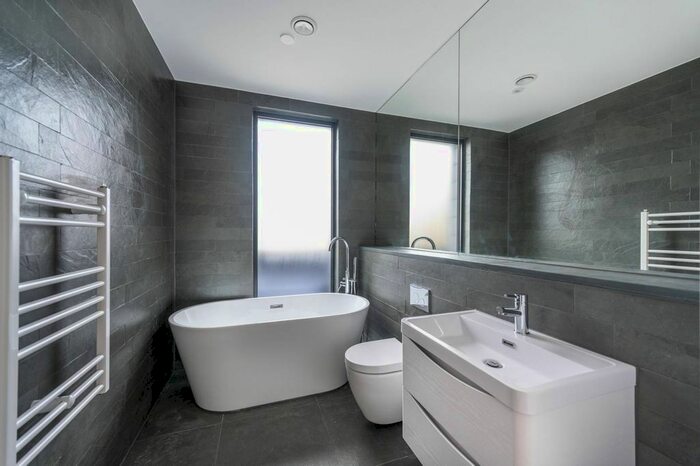 3 Bedroom Flat To Rent In The Vale, Acton, London, W3