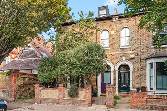 5 Bedroom End Of Terrace House For Sale In Elrington Road, London, E8