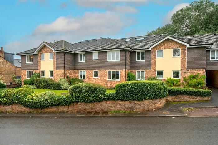 1 Bedroom Flat To Rent In Church Lane, Kings Langley, Hertfordshire, WD4