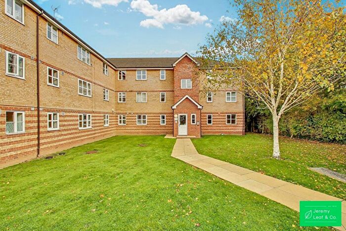 2 Bedroom Apartment For Sale In Simms Gardens, East Finchley, N2