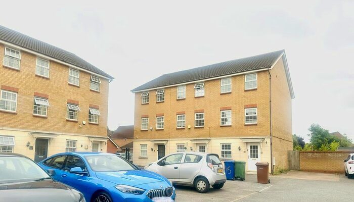 2 Bedroom Flat To Rent In Chafford Hundred, Grays, Essex, RM16