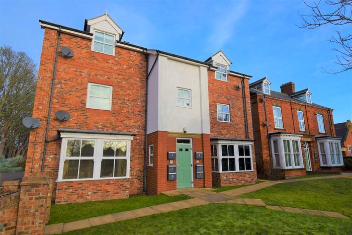 2 Bedroom Flat To Rent In Marton Road, Bridlington, East Riding Of Yorkshire, YO16