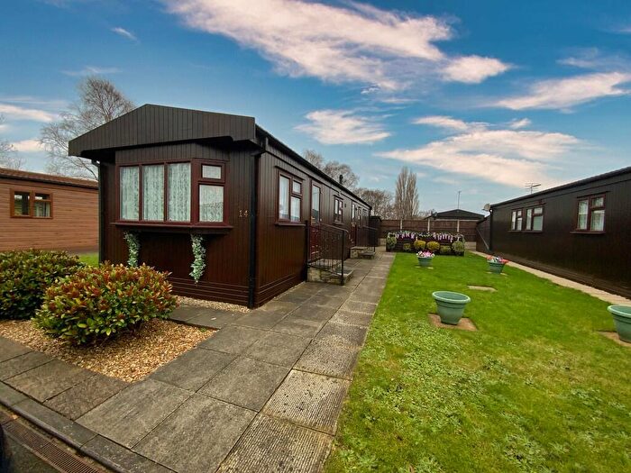 2 Bedroom Park Home For Sale In Cedar Close, The Elms, Torksey Lock, LN1