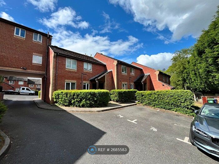 2 Bedroom Maisonette To Rent In Berkeley Crescent, Hyde, SK14