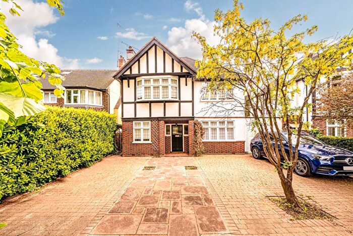 4 Bedroom Detached House To Rent In Ellesmere Road, Twickenham, TW1