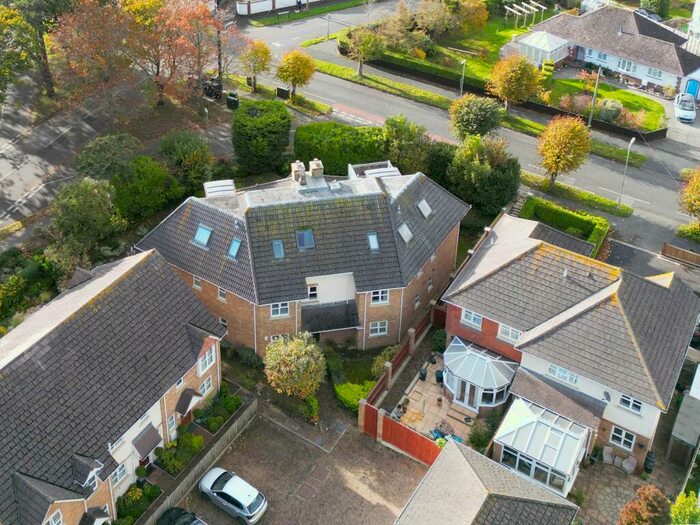 2 Bedroom Flat To Rent In Lavender Walk, Barton On Sea, New Milton, Hampshire., BH25