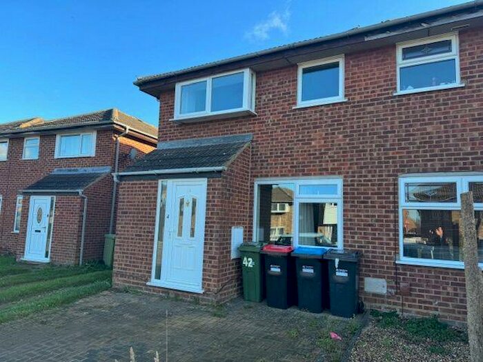 3 Bedroom Semi-Detached House To Rent In Braybrooke Drive, Furzton, Milton Keynes, MK4