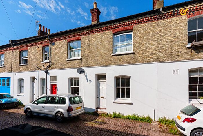 2 Bedroom Flat For Sale In Cambridge Grove, Hove, BN3