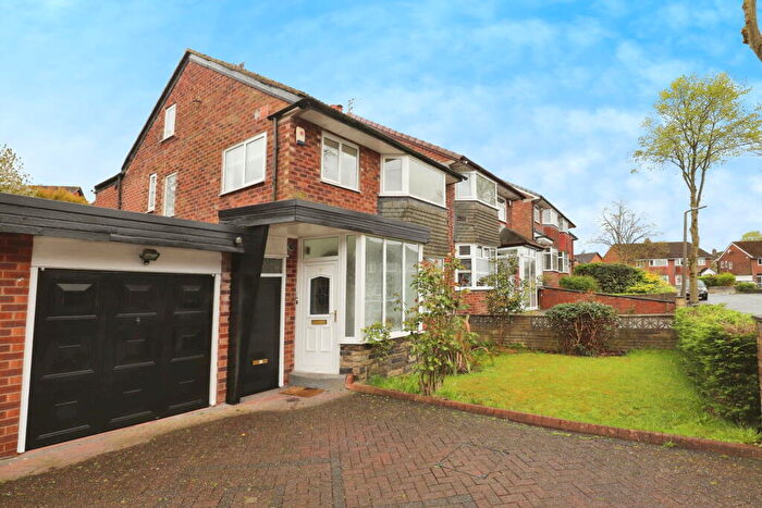 3 Bedroom Semi-Detached House To Rent In Warwick Avenue, Whitefield, M45