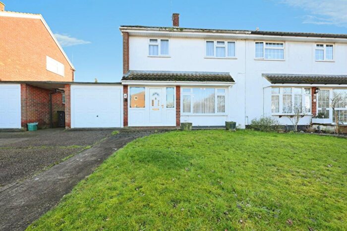 3 Bedroom Semi-Detached House For Sale In Chapel Fields, Harlow, CM17