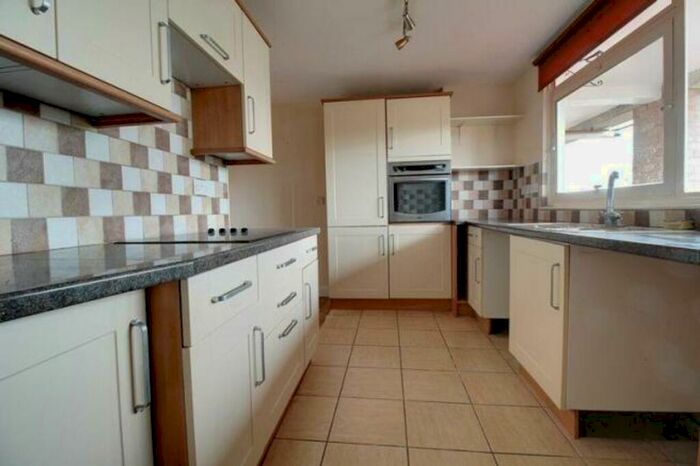 3 Bedroom Apartment To Rent In Grove Road, Emmer Green, RG4