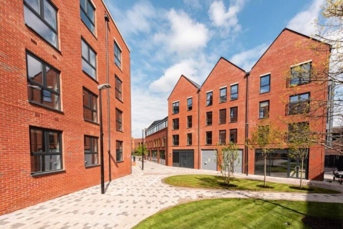 1 Bedroom Apartment To Rent In Weavers Yard, Market Street Newbury, RG14