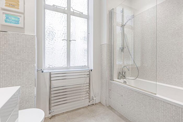 3 Bedroom Flat To Rent In Rivermead Court, Ranelagh Gardens, SW6