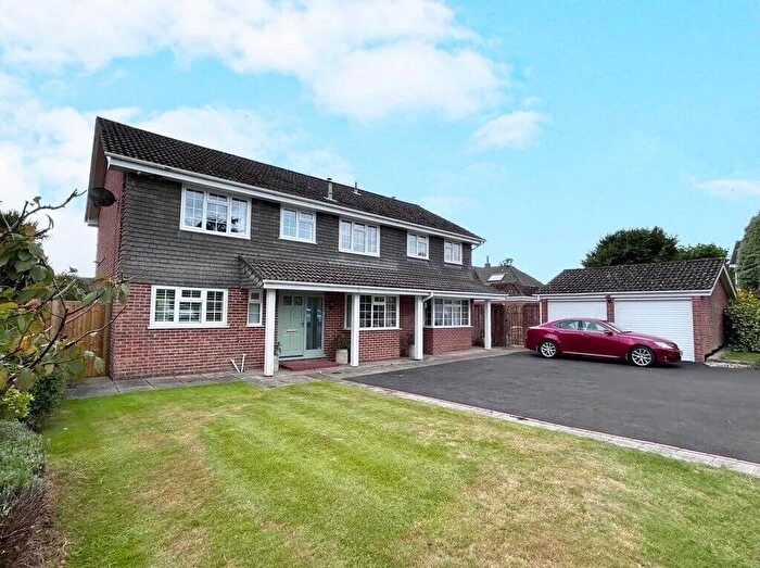 4 Bedroom Detached House For Sale In Oakenbrow, SO41