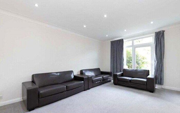 4 Bedroom Semi-Detached House To Rent In Park View Gardens, London, NW4