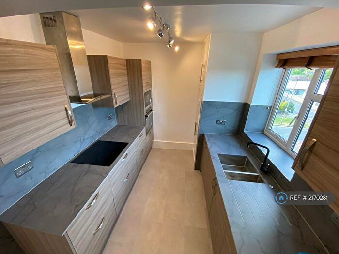 3 Bedroom Flat To Rent In Bexley Road, London, SE9