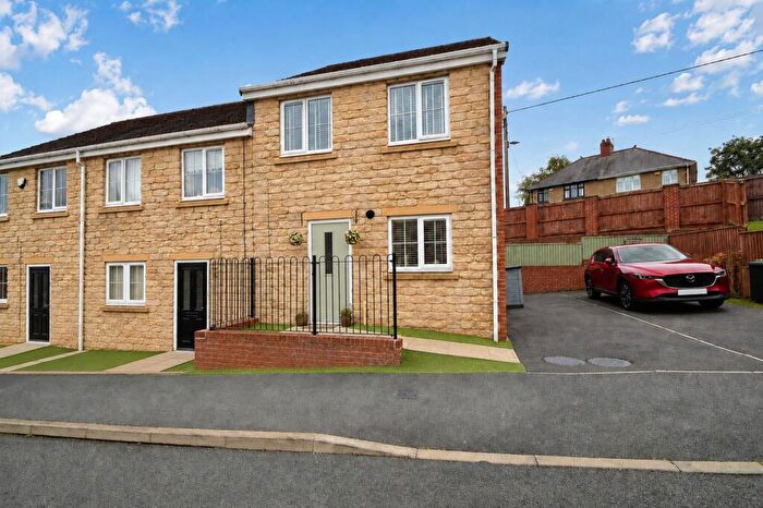 3 Bedroom End Of Terrace House For Sale In Oxford Place, Consett, DH8