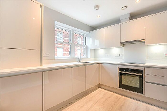 2 Bedroom Apartment To Rent In High Road, North Finchley, London, N12