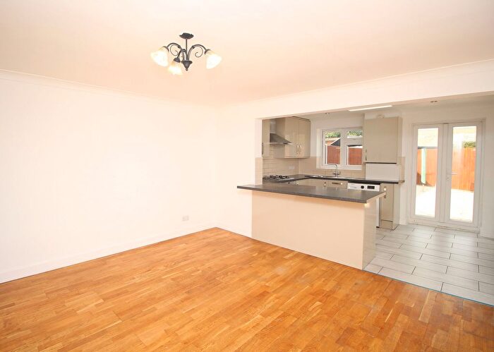 3 Bedroom Terraced House To Rent In Sutton Lane, Hounslow, TW3