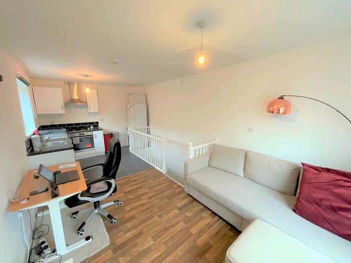 1 Bedroom Flat To Rent In Cedars Avenue, Walthamstow, London, E17