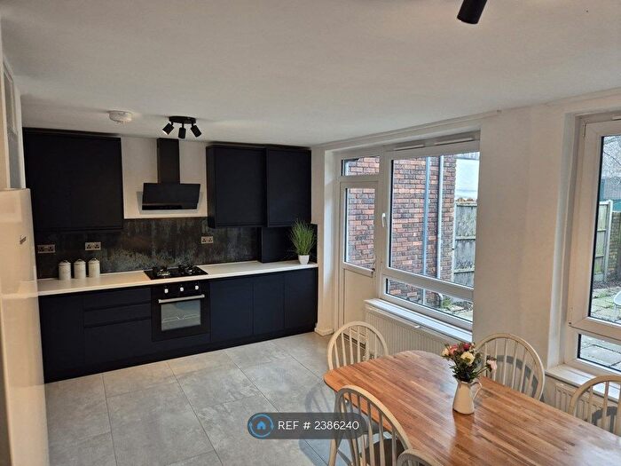 3 Bedroom Maisonette To Rent In Erskine Crescent, London, N17