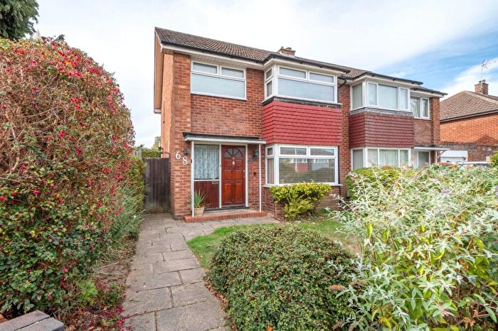 3 Bedroom Semi-Detached House For Sale In Lockington Crescent, Dunstable, Bedfordshire, LU5