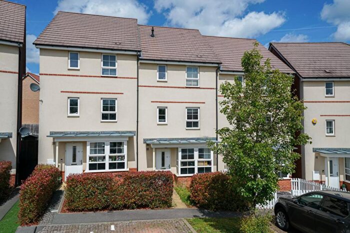 4 Bedroom End Of Terrace House For Sale In Burgundy Drive, Hemel Hempstead, HP2