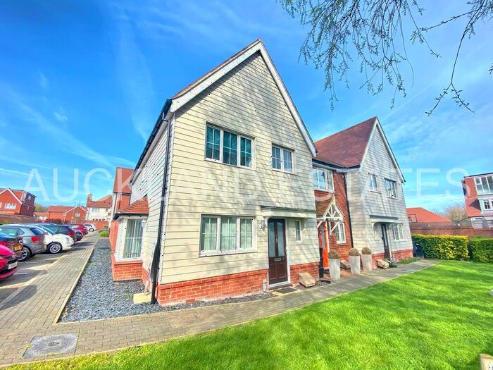 3 Bedroom End Of Terrace House To Rent In Huxley Close, Cheshunt, EN7