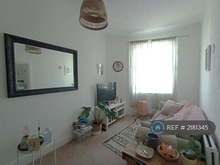 2 Bedroom Flat To Rent In Lansdowne Place, Hove, BN3