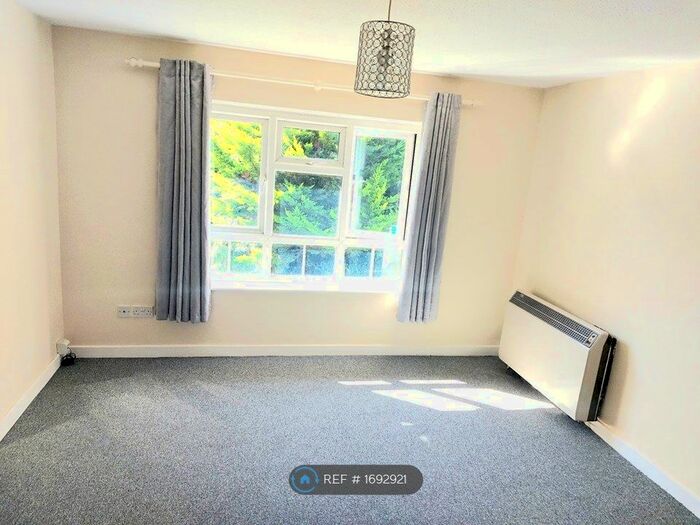 1 Bedroom Flat To Rent In The Old Orchard, Tonbridge, TN10