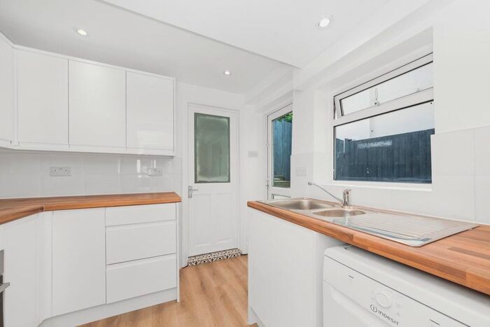 1 Bedroom Flat To Rent In Queen Mary Road, Crystal Palace, London, SE19