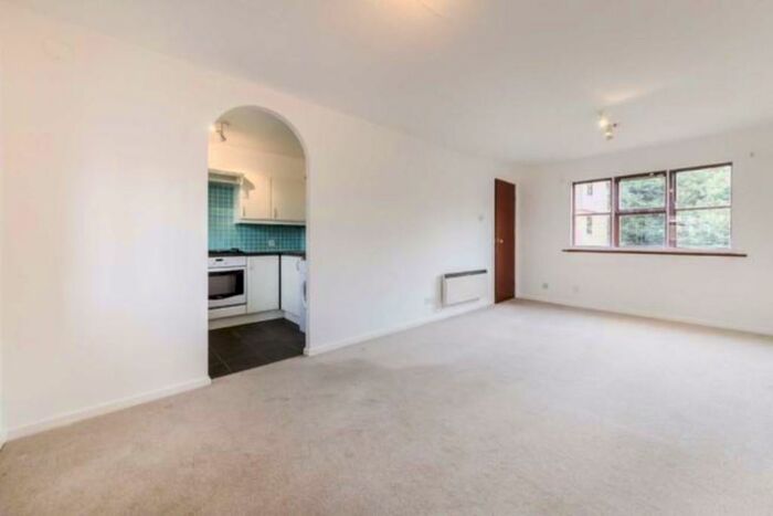 2 Bedroom Apartment To Rent In Pages Hill, Muswell Hill, London, N10