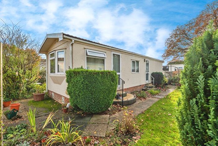 2 Bedroom Park Home For Sale In Northampton Lane, Blackfield, Southampton, Hampshire, SO45