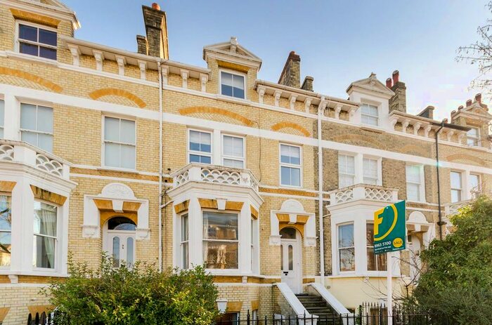 3 Bedroom Flat To Rent In Geraldine Road, Wandsworth, London, SW18