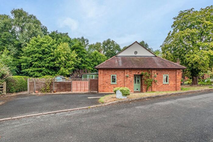 4 Bedroom Barn Conversion To Rent In Brooklands Lane, Redditch, Worcestershire, B98