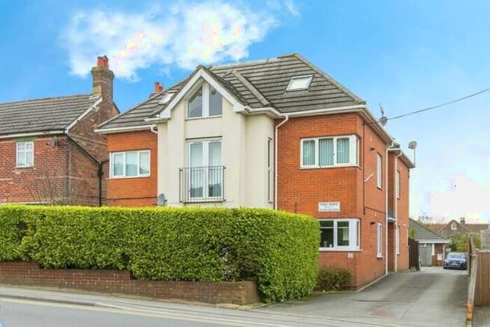 2 Bedroom Flat To Rent In Sea View Road, Parkstone, Poole, BH12