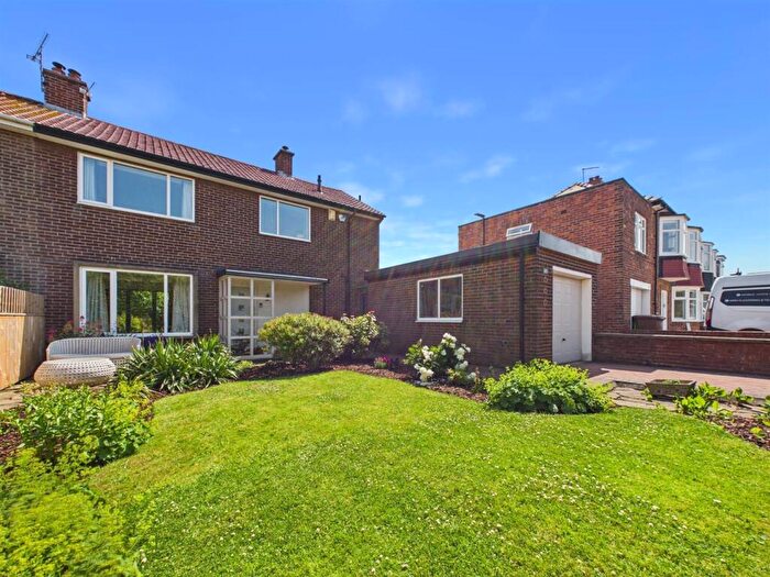 3 Bedroom Semi-Detached House For Sale In The Broadway, Tynemouth, NE30