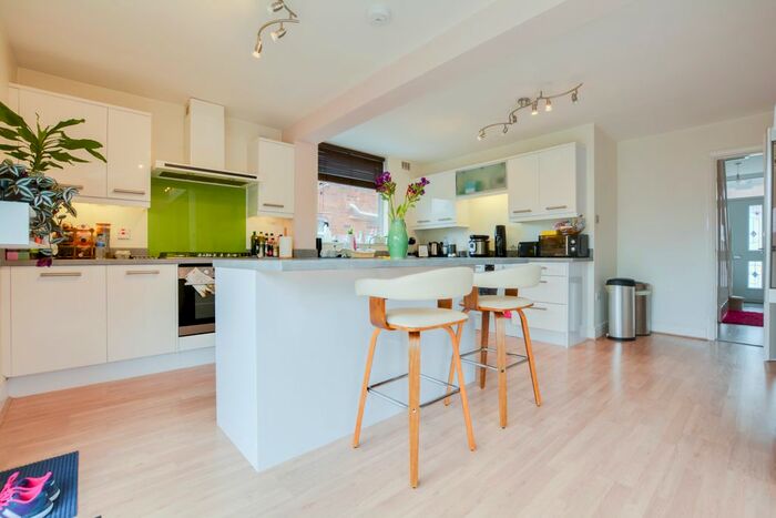 4 Bedroom Semi-Detached House To Rent In Stanley Road, Stoneygate, Leicester, LE2