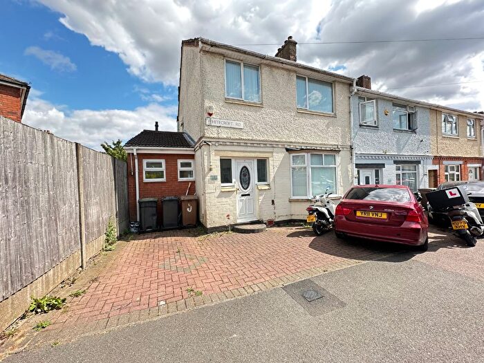 4 Bedroom End Of Terrace House To Rent In Whitecroft Road, Luton, Bedfordshire, LU2