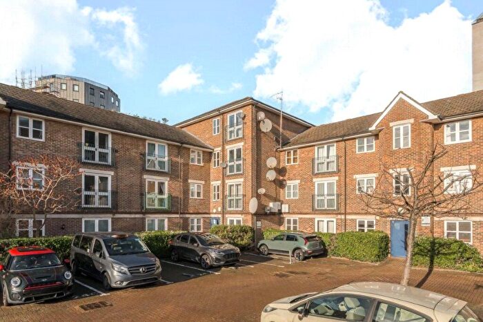 2 Bedroom Flat To Rent In Caravel Close, London, E14