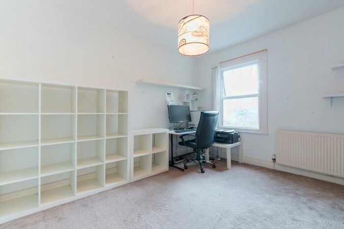 4 Bedroom Semi-Detached House To Rent In Ashbourne Grove London, SE22