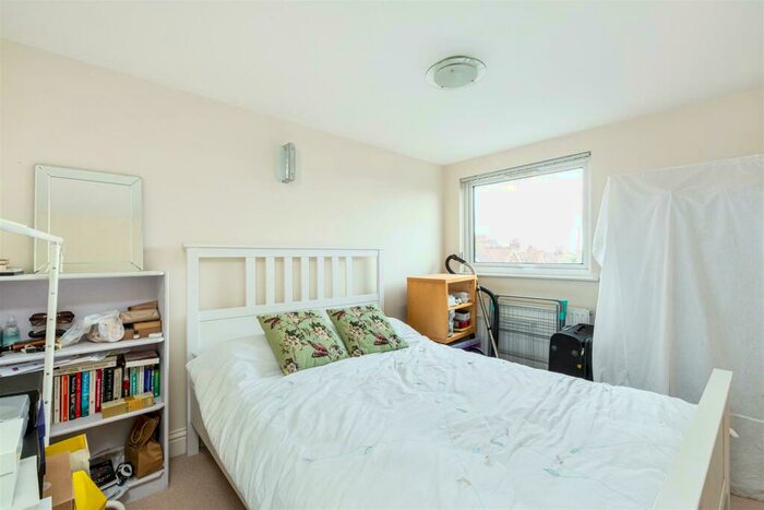 2 Bedroom Flat To Rent In Upper Richmond Road West, East Sheen, SW14