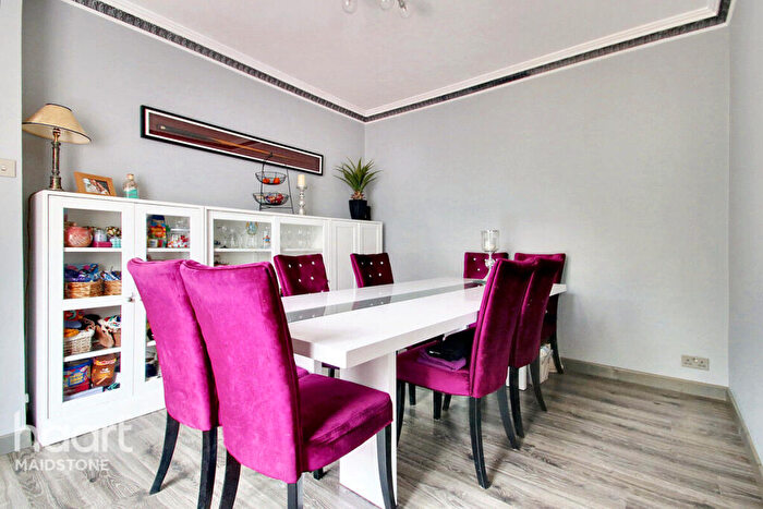 4 Bedroom Detached House For Sale In Chatham Road, Maidstone, ME14